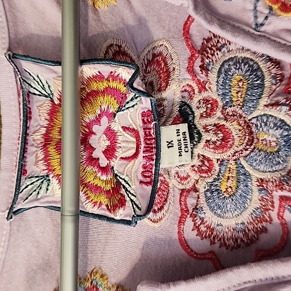 Johnny Was split neck cotton embroidered lavender top, size 1X, EUC - Picture 2 of 3